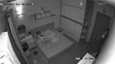 最新流出黑客极品破解家庭网络摄像头监控偷拍❤️媳妇欲求不满老公无法满足性欲 ❤️叫好兄弟一起操 (18)